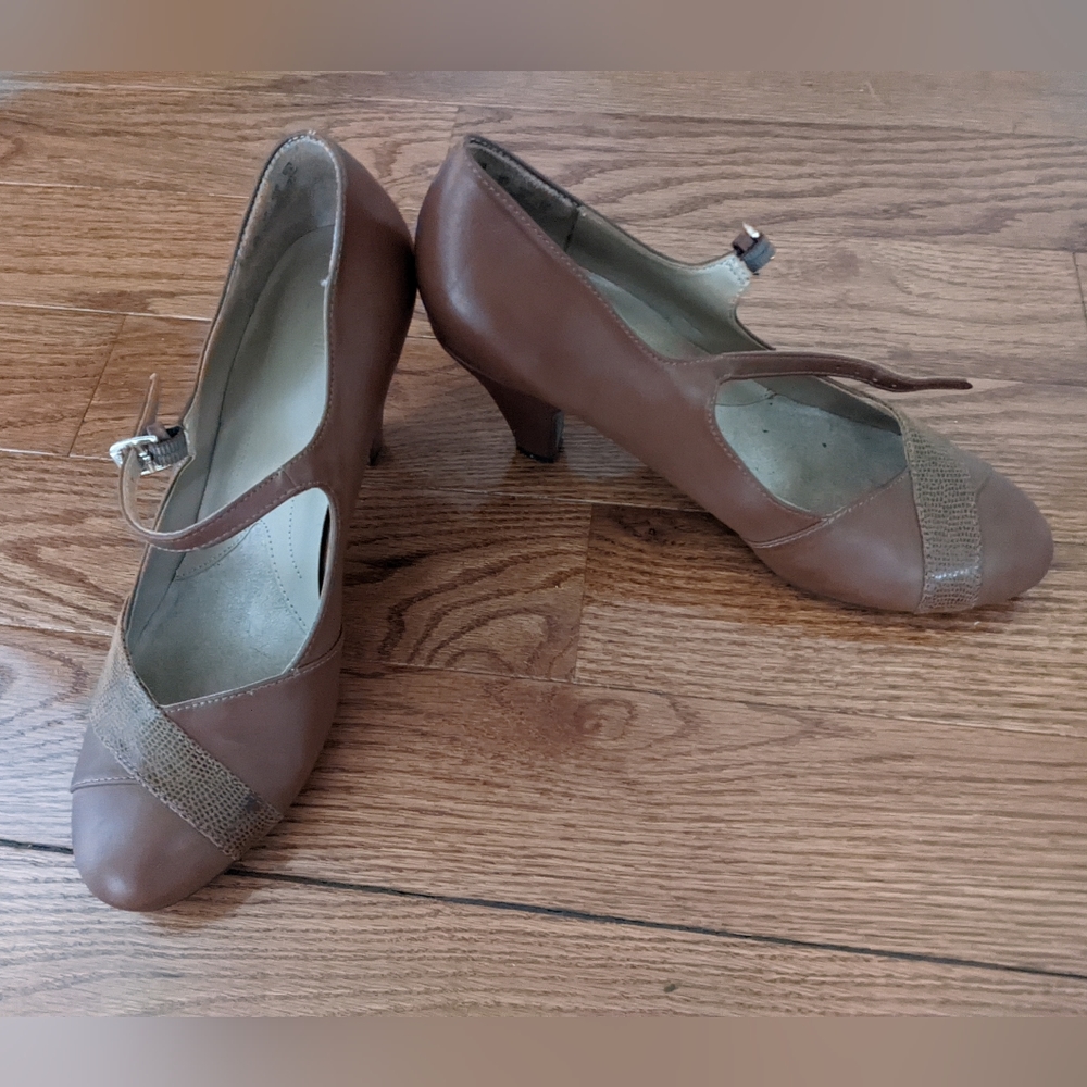 Naturalizer Soft Brown Leather Block Round Heel Buckle Mary Jane Pump Size 9/39